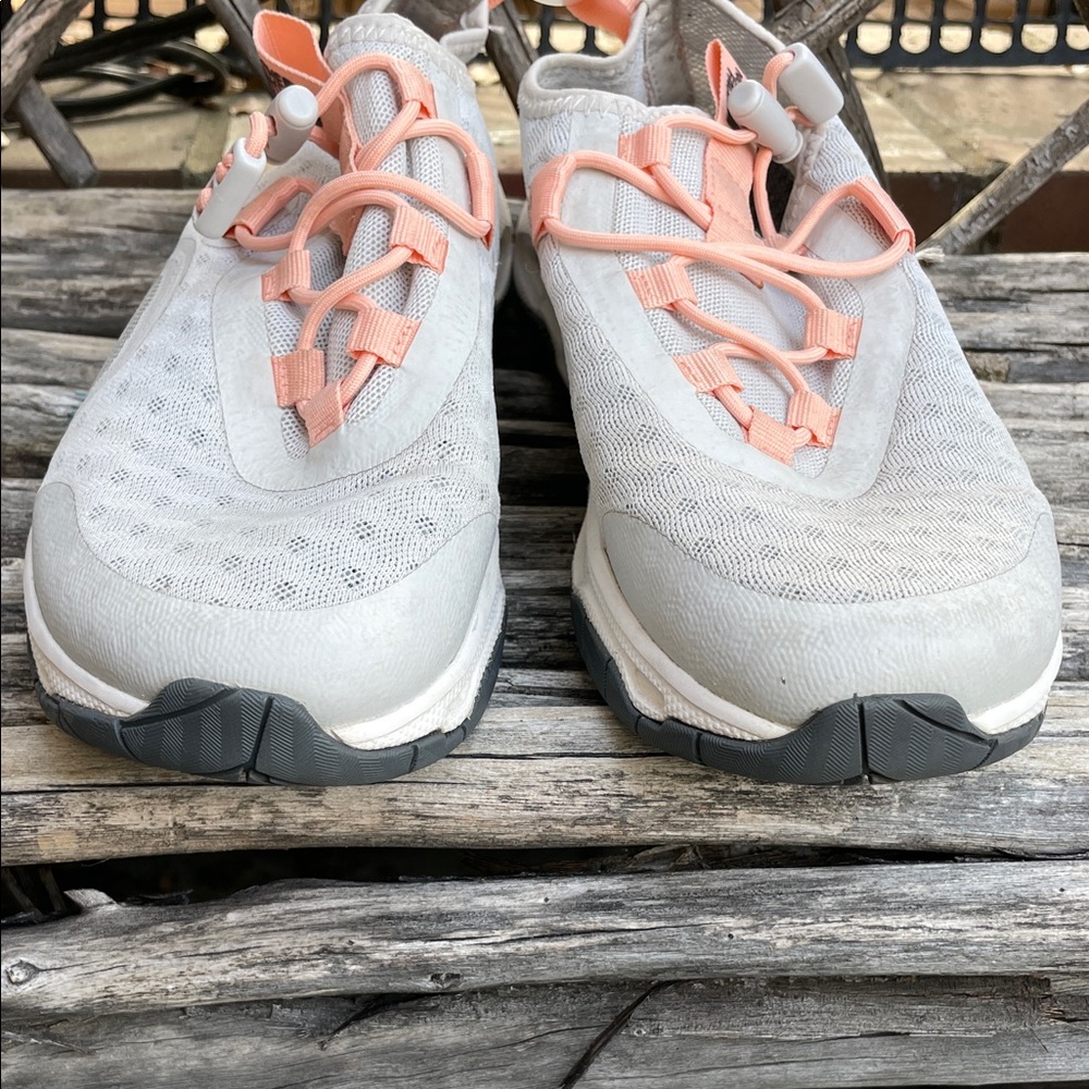 The North Face Women's Light Gray and Peach Athletic Water Shoes - Picture 7 of 8